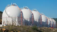 Liquefied natural gas storage tanks